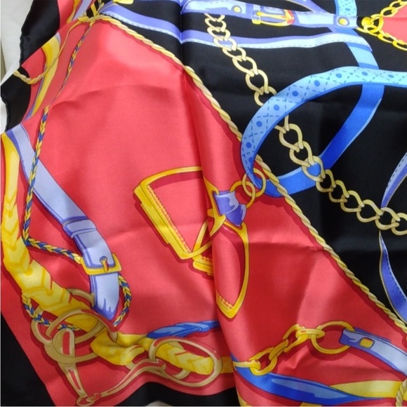 Hermes 💯% Silk Scarf 🧣 - Picture 5 of 7